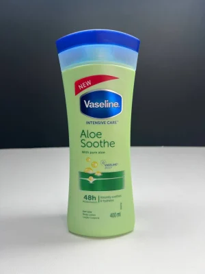 لوسیون بدن وازلین مدل Aloe Soothe